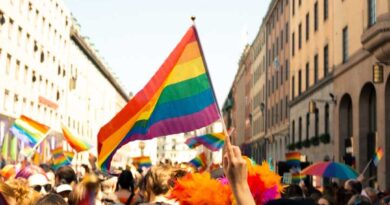 Wear the colors of the pride flag like a street styler this Weekend