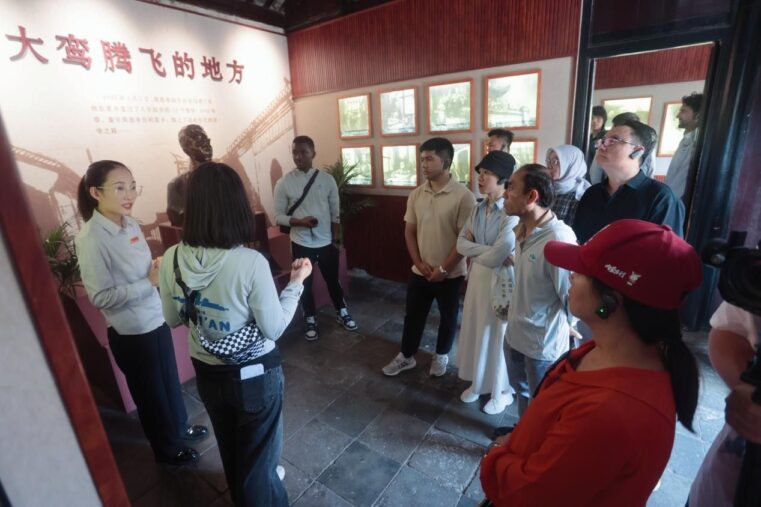 Chinese and Foreign “Generation Z” Journalists Explore the Millennial Charm of the Ancient City Chinese and Foreign “Generation Z” Journalists Explore the Millennial Charm of the Ancient City