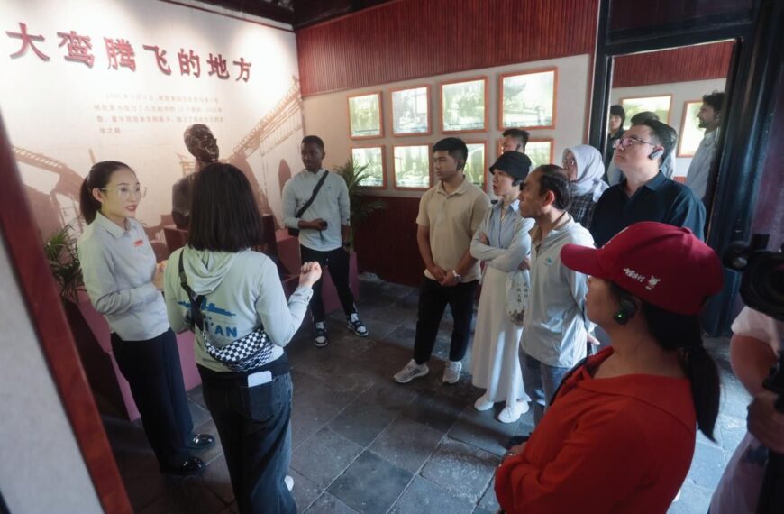 Chinese and Foreign “Generation Z” Journalists Explore…